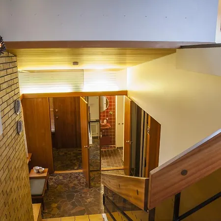 Cozy 60's In Villa *